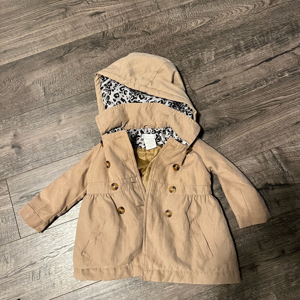 Tahari Tan and Cream Raincoat with Cheetah Lining